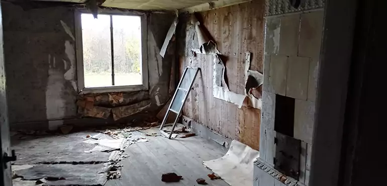 Why Selling a Distressed House Through Traditional Methods Fails in Anchorage